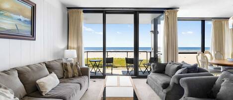 TV, peis, DVD-spiller og kontorer