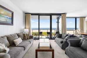 TV, fireplace, DVD player, offices - Sand & Sea (400) Sailors Retreat - Private Balcony (Seaside)