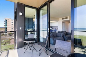 Outdoor dining - Sand & Sea (400) Sailors Retreat - Private Balcony (Seaside)