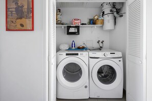 Interior - Sand & Sea (402) Water's Edge Panoramic Views (Seaside)