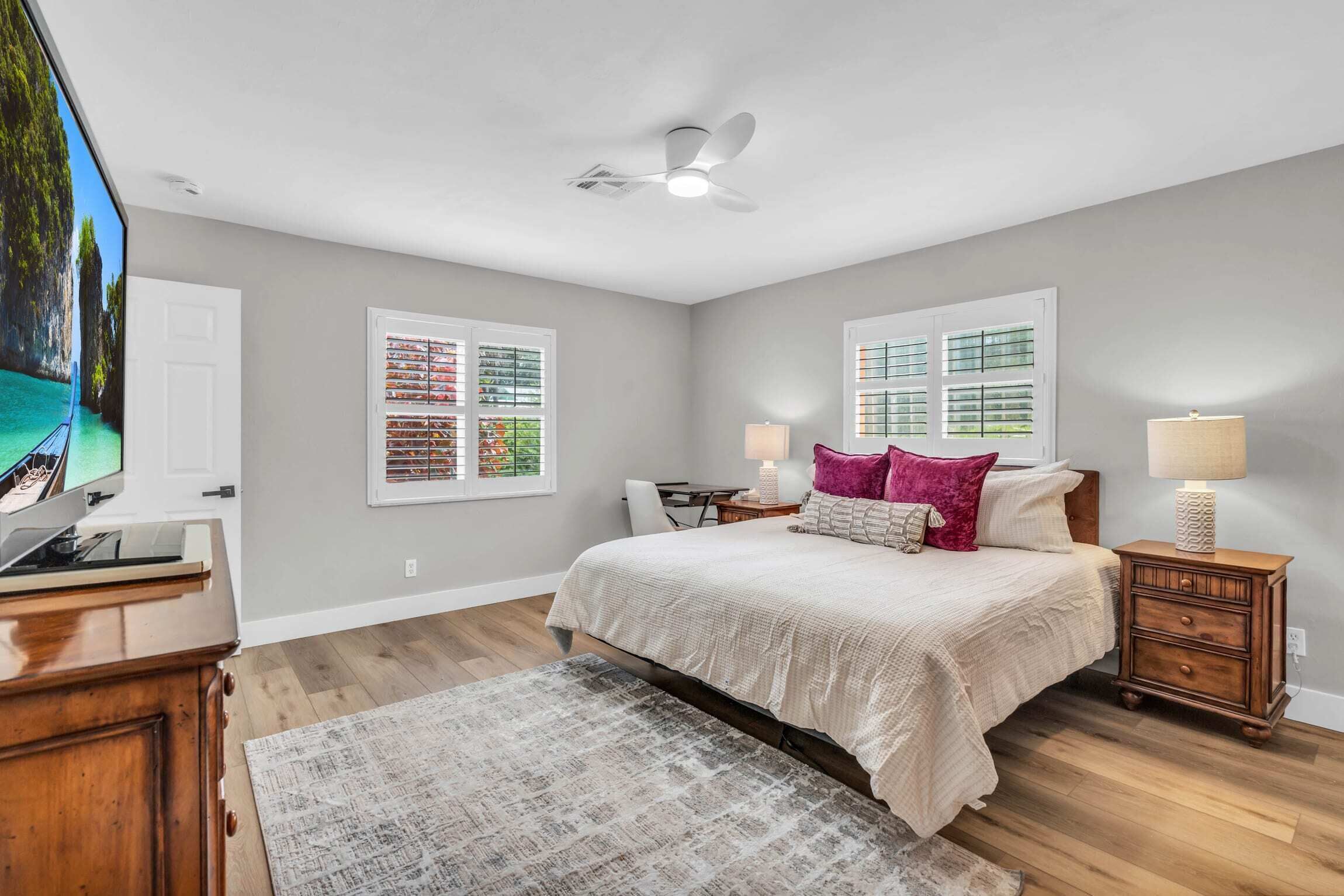 3 Schlafzimmer, Schreibtisch, Bügeleisen/Bügelbrett, WLAN