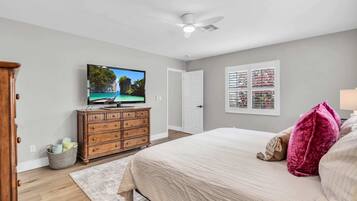 3 habitaciones, escritorio, tabla de planchar con plancha y wifi