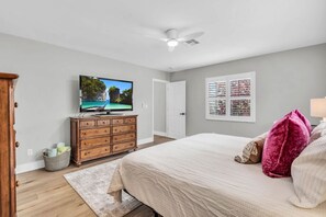 3 Schlafzimmer, Schreibtisch, Bügeleisen/Bügelbrett, WLAN