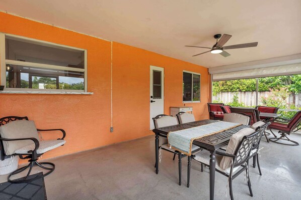 Outdoor dining - Pet-Friendly Home 4 Miles to Beach & Shops (Naples)