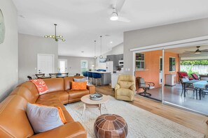 Fernseher, Kamin, Arbeitsbereiche