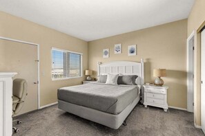 2 bedrooms, iron/ironing board, WiFi, bed sheets - Sand & Sea (414) Hang 10 Hideaway - Ocean View Dog Friendly (Seaside)