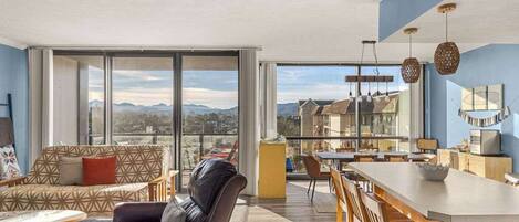 Télévision, cheminée, lecteur de DVD, espaces bureaux