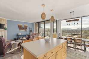 Interior - Sand & Sea (414) Hang 10 Hideaway - Ocean View Dog Friendly (Seaside)