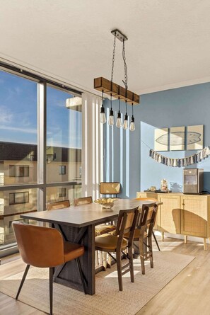 Dining - Sand & Sea (414) Hang 10 Hideaway - Ocean View Dog Friendly (Seaside)