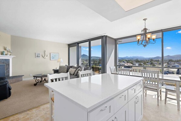 Interior - Sand & Sea (418) Holiday Bright and Modern (Seaside)