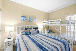 2 bedrooms, iron/ironing board, WiFi, bed sheets - Sand & Sea (418) Holiday Bright and Modern (Seaside)