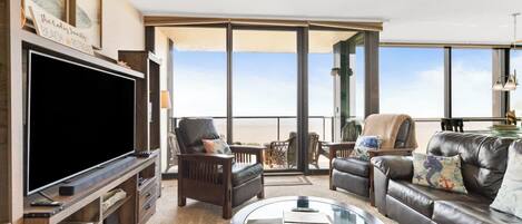 تلفزيون، مدفأة، مشغل دي في دي، مكتب