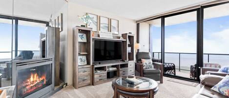 تلفزيون، مدفأة، مشغل دي في دي، مكتب