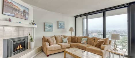 TV, caminetto, lettore DVD, studio