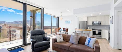 TV, peis, DVD-spiller og kontorer