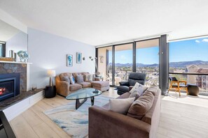 Fernseher, Kamin, DVD-Player, Arbeitsbereiche