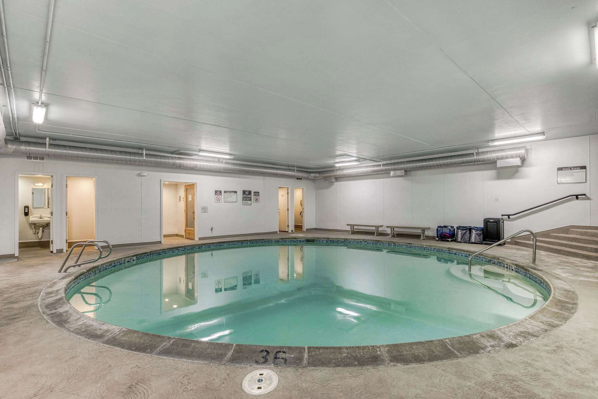 Indendørs pool
