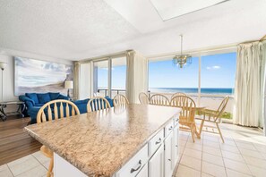 Interior - Sand & Sea (602) Beach Palette-Artsy Beachfront Dog Friendly (Seaside)