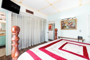 2 عدّة غرف نوم ومكواة/لوح كي وواي فاي وملاءات أسرّة