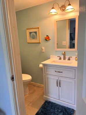 シャワー、ヘアドライヤー、タオル、石鹸