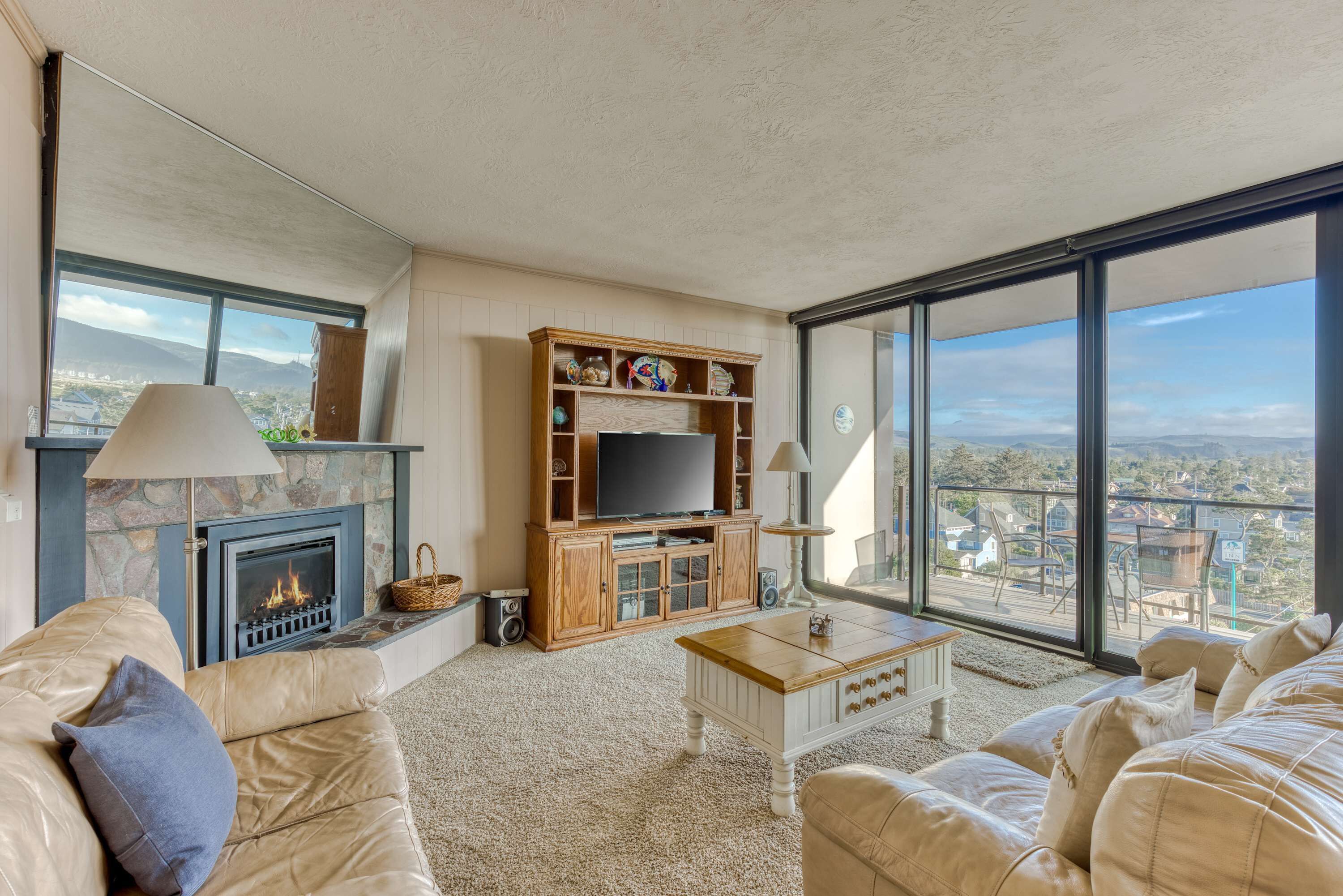 Fernseher, Kamin, Arbeitsbereiche