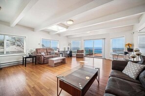 TV - Endless Views - New Listing! (Arch Cape)