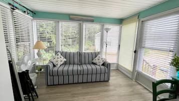 智能电视、壁炉、乒乓球