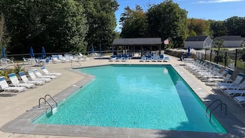 室外游泳池,恒温泳池