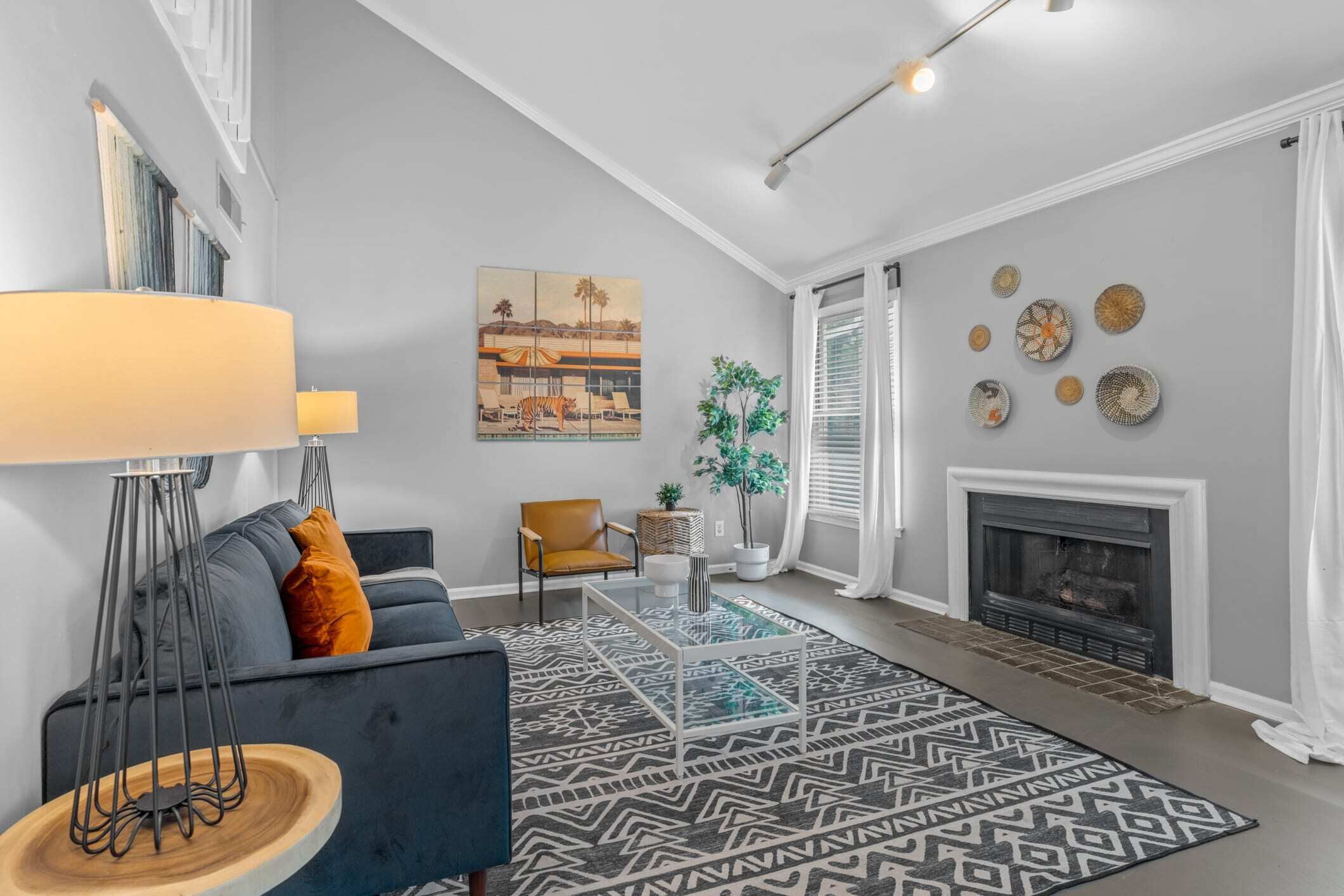 Spacious Loft Style Condo in Midtown L!