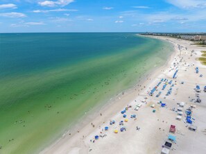 Una playa cerca