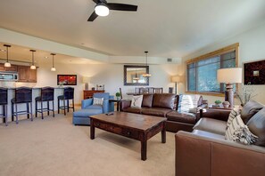 Una televisión, una chimenea