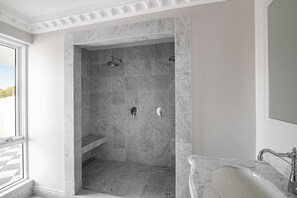 Shower, hair dryer, bidet, towels - The ultimate Stayz ! private estate in Sydney 39 mins from Sydney CBD ! (Mount Vernon)