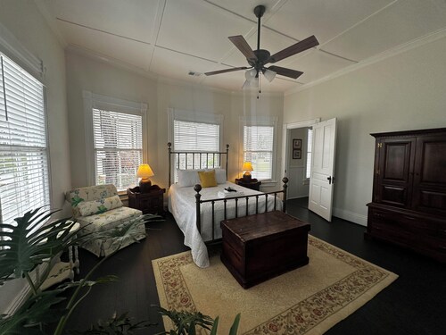 The Historic Crutchfield Upstairs Apartment