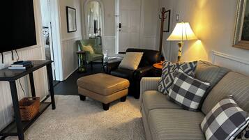 Een smart-tv en boeken