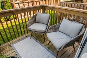 Property grounds - Cozy Niagara-on-the-lake Townhome, minutes from wineries and shops! (Niagara-on-the-Lake)