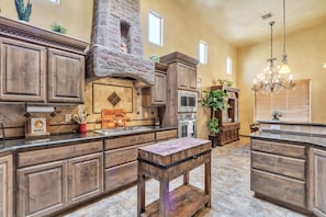 House, 3 Bedrooms | Private kitchen | Fridge, oven, coffee/tea maker, electric kettle - Relax & Rejuvenate: Pool, Sauna & Gym 3 Bedroom Home by RedAwning (Las Cruces)