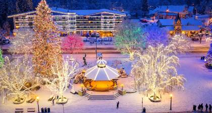 Alpine Getaway 2 Bedroom Home by RedAwning