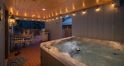 Alpine Getaway 2 Bedroom Home by RedAwning