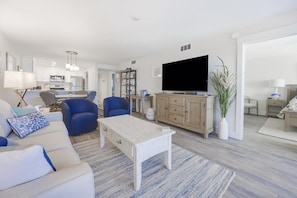 Condo, 2 habitaciones | Área de sala de estar