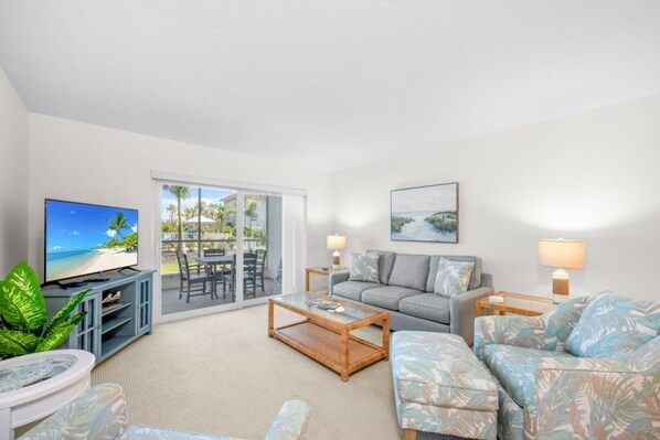 Condo, 2 Bedrooms | Living area