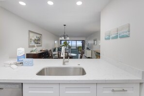 Private kitchen - Pelicans Roost 204 2 Bedroom Condo by RedAwning (Sanibel)