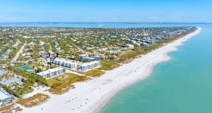 Pelicans Roost 304 2 Bedroom Condo by RedAwning