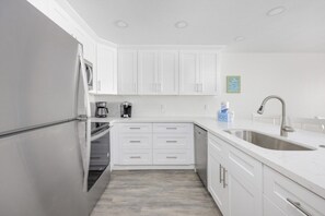 Condo, 2 Bedrooms | Private kitchen