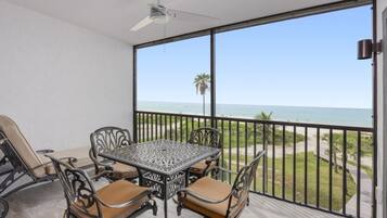 Condo, 2 Bedrooms | Property grounds
