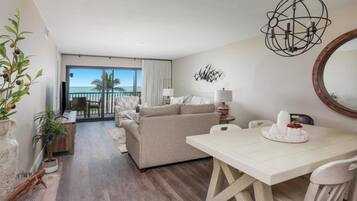 Condo, 2 Bedrooms | Dining