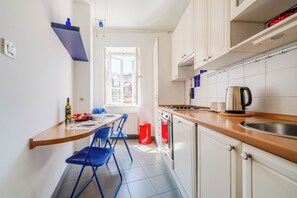 ฮันนีมูนสตูดิโอ (Cozy Studio in the Center of Zagreb) | ครัวส่วนตัว | ตู้เย็น, เตาอบ, เตาประกอบอาหาร, เครื่องล้างจาน