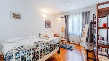Studio – honeymoon (Cozy Studio in the Center of Zagreb) | Strykejern/-brett, wi-fi (inkludert) og sengetøy