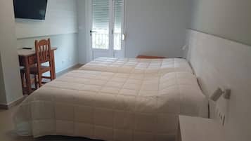 Habitació doble o amb dos llits individuals | Escriptori, habitacions insonoritzades i wifi gratuïta