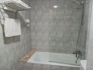 Double or Twin Room | Bathroom | Hair dryer, towels, soap, shampoo