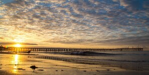 Beach nearby - 20% Off June 6-10! Walk To Beach, Private Hot Tub* (Ventura)